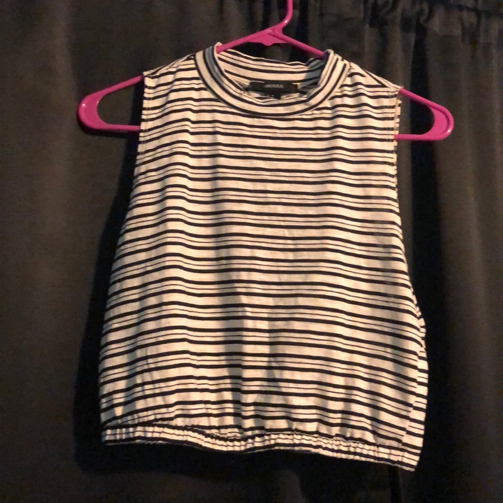 In very good condition Forever 21 crop top